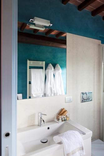 a bathroom with a white sink and a mirror at Agriturismo La Casa Di Rodo in Quarrata