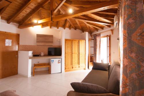 a living room with a couch and a kitchen at ELIZA Skiathos in Skiathos Town