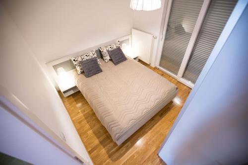 Tempat tidur dalam kamar di Jelena Apartment