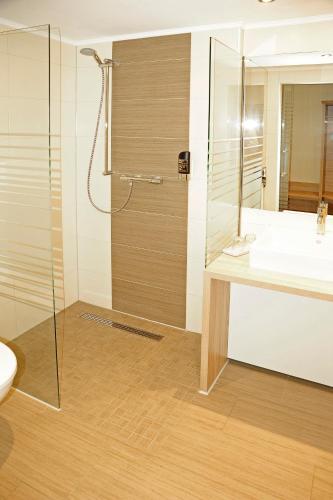a bathroom with a shower and a sink at Hotel Restaurant Doppeladler in Rees