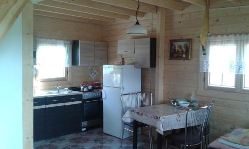 Una cocina o zona de cocina en Agroturystyka u Krystyny