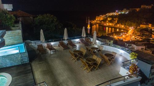 a view of a swimming pool at night at Apartments Croma in Ulcinj