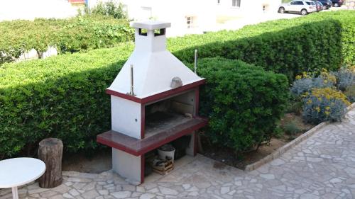 Κήπος έξω από το Apartments Anastazija