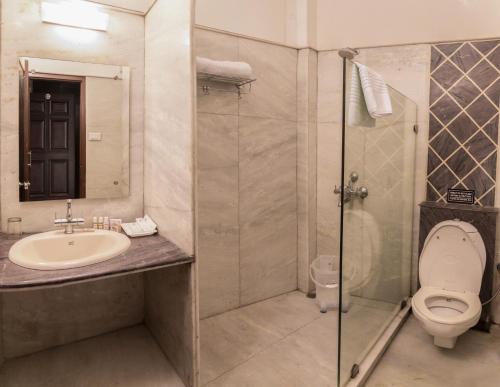 Ванна кімната в Hotel Seven Oaks