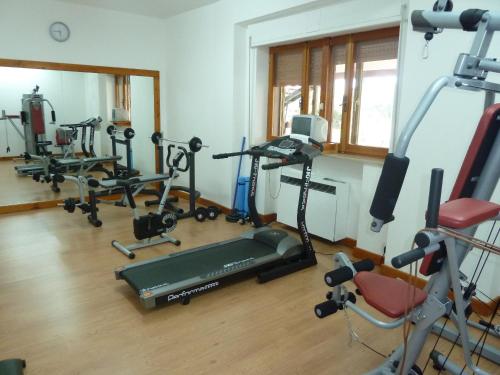 The fitness centre and/or fitness facilities at Hotel Caldora