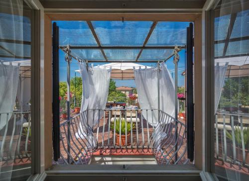 a view through a glass window of an outdoor patio area at B&B 7 Rooms in Pisa