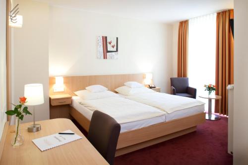 A bed or beds in a room at Hotel Clemenswerther Hof