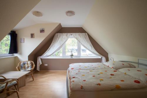 a attic bedroom with a bed and a window at Haus im Naturpark am Steinhuder Meer in Steinhude