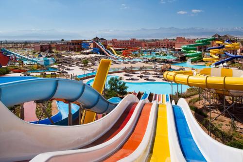 una montaña rusa en un parque acuático en Pickalbatros Aqua Fun Club All inclusive en Marrakech