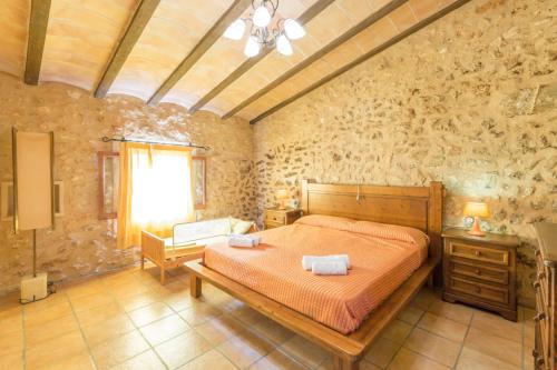Katil atau katil-katil dalam bilik di Casa Rural Sa Sorda