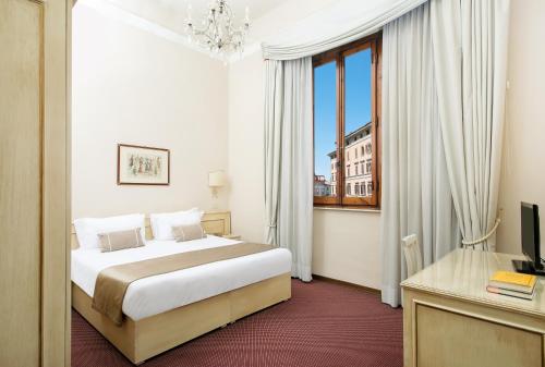 Säng eller sängar i ett rum på Hotel Ercolini & Savi
