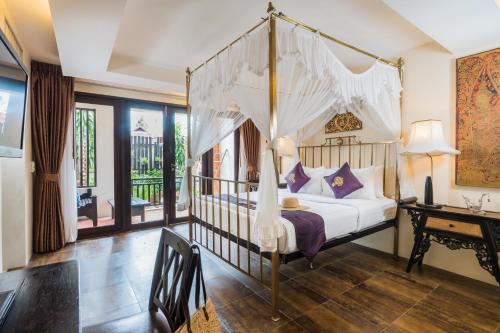 Un pat sau paturi într-o cameră la Dara Samui Beach Resort Adult Only