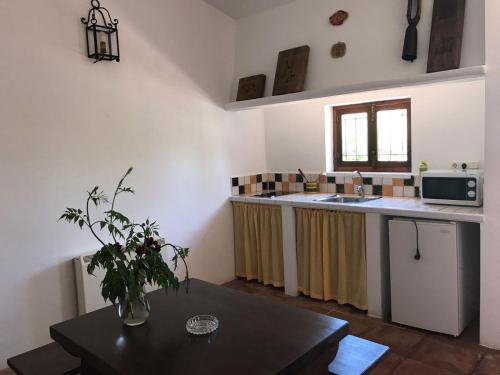 Una cocina o zona de cocina en Cortijo Nuevo Alojamiento Rural