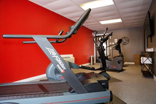 Fitness centrum a/nebo fitness zařízení v ubytování Billings Hotel & Convention Center