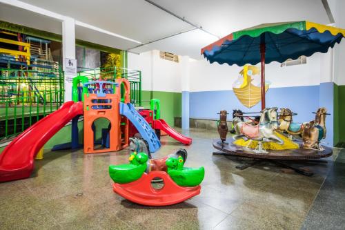 a group of childrens play equipment in a room at Hotel Nacional Inn Poços de Caldas - Lazer completo e Gastronomia no Centro in Poços de Caldas