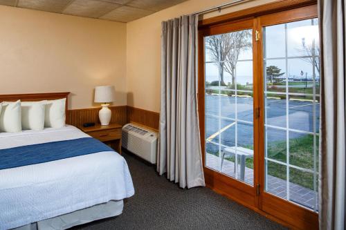 Postel nebo postele na pokoji v ubytování Ephraim Shores Resort