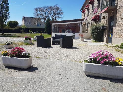 Κήπος έξω από το Auberge Le Guinefort