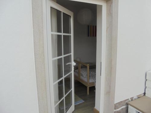 a door leading into a room with a bedroom at O meu canto in Sintra
