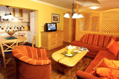 a living room with a couch and a table at Die Bergresidenz in Zell am See