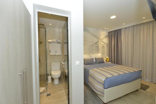 Ένα ή περισσότερα κρεβάτια σε δωμάτιο στο Odysseus Villa
