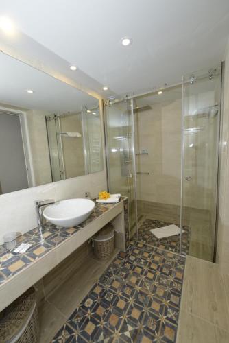 Ένα μπάνιο στο Odysseus Villa