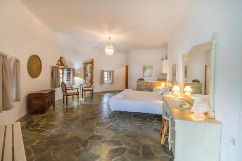 a hotel room with a bed and a table at Petrino in Ambrami