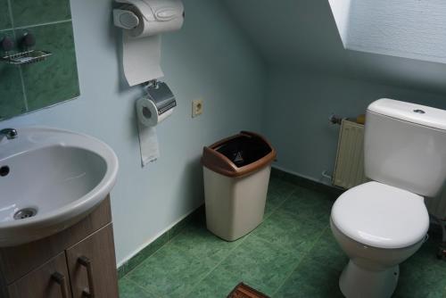 Vonios kambarys apgyvendinimo įstaigoje Kamparkalns