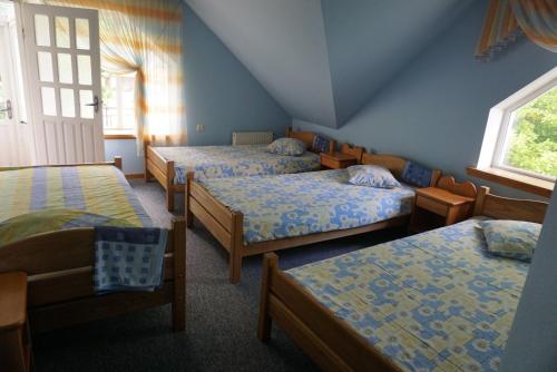 Un pat sau paturi într-o cameră la Kamparkalns