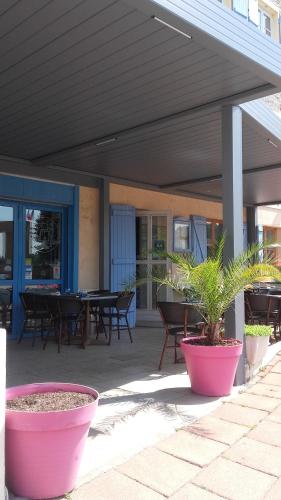 Imagen de la galería de Hôtel Restaurant L'Ecrevisse, en Thizy-les-Bourgs