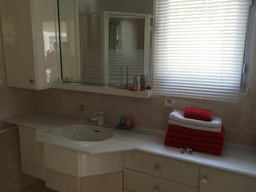 Le petit cassis vue mer appartement 70m2 piscine dans villa photo 3