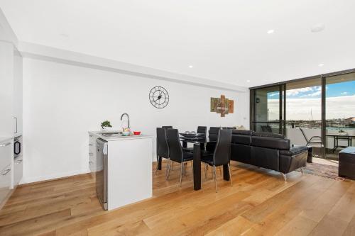 Χώρος καθιστικού στο Astra Apartments Newcastle