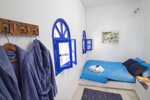 Postel nebo postele na pokoji v ubytování Ifestio Villas Oia