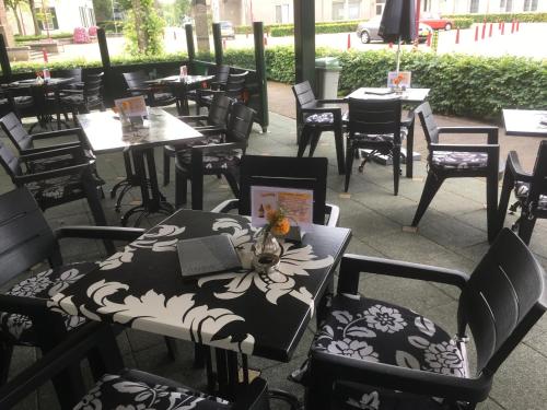 a group of tables and chairs in a restaurant at De Drie Linden in Luyksgestel