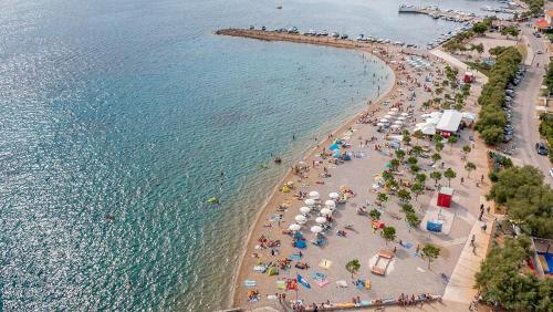 an overhead view of a beach with people and umbrellas at Apartments Zelic in Vodice