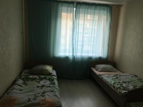 Tempat tidur dalam kamar di Apartment Ozernaya 7