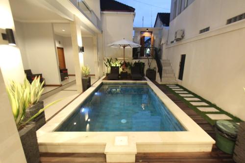 Gallery image of Tom Guest House in Legian