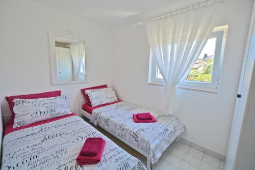 En eller flere senger på et rom på Villa CasaBlanca