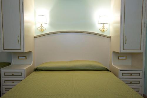 Hotel Da Angeloにあるベッド