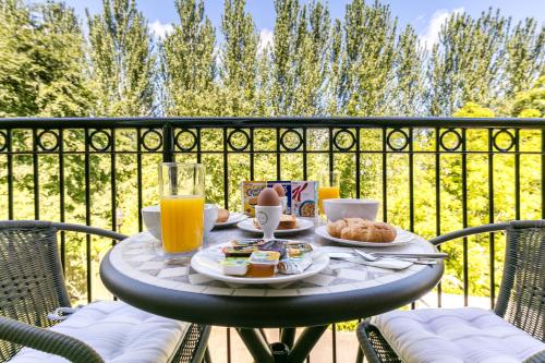 Φαγητό σε αυτό το διαμέρισμα ή κάπου εκεί κοντά