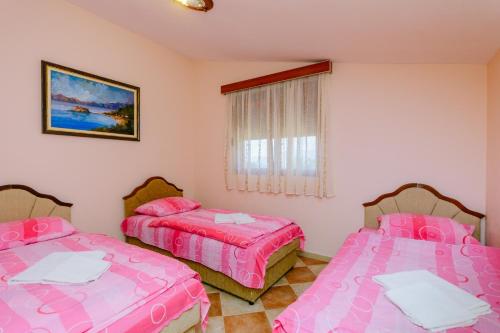 Cama o camas de una habitación en Apartmani Novaković