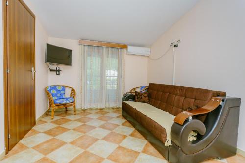 Una televisión o centro de entretenimiento en Apartmani Novaković
