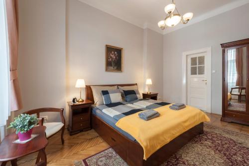 Postel nebo postele na pokoji v ubytování Liszt Ferenc Boutique Apartment