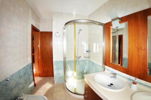 a bathroom with a sink and a shower at Chalet Nora in Chiclana de la Frontera