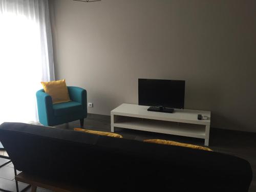 TV a/nebo společenská místnost v ubytování The Lighthouse Apartment