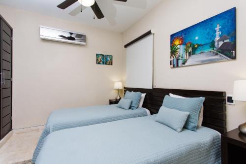 Una cama o camas en una habitación de Oceanfront el Faro Surf 302
