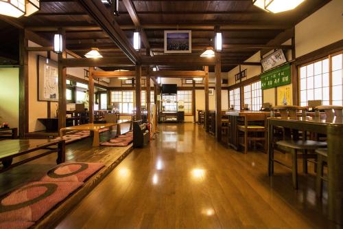 大澤溫泉三蘇卡庫旅館餐廳或用餐的地方