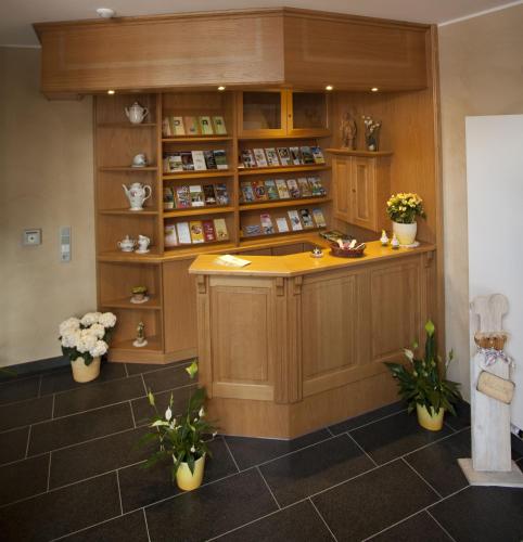 a room with aasteryasteryasteryasteryasteryasteryasteryasteryasteryasteryasteryastery at Haus Hubertus in Winterspelt