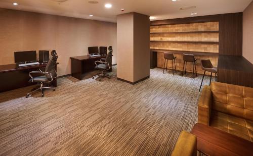 a waiting room with chairs and desks in a building at Naksan Beach Hotel in Yangyang
