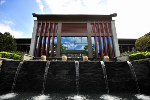 Taman di luar Anantara Guiyang Resort