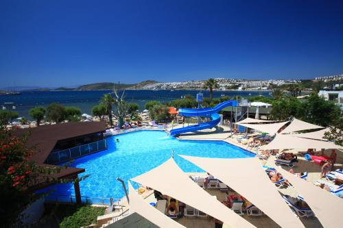 a swimming pool with a slide at a resort at Parkim Ayaz Hotel in Gümbet